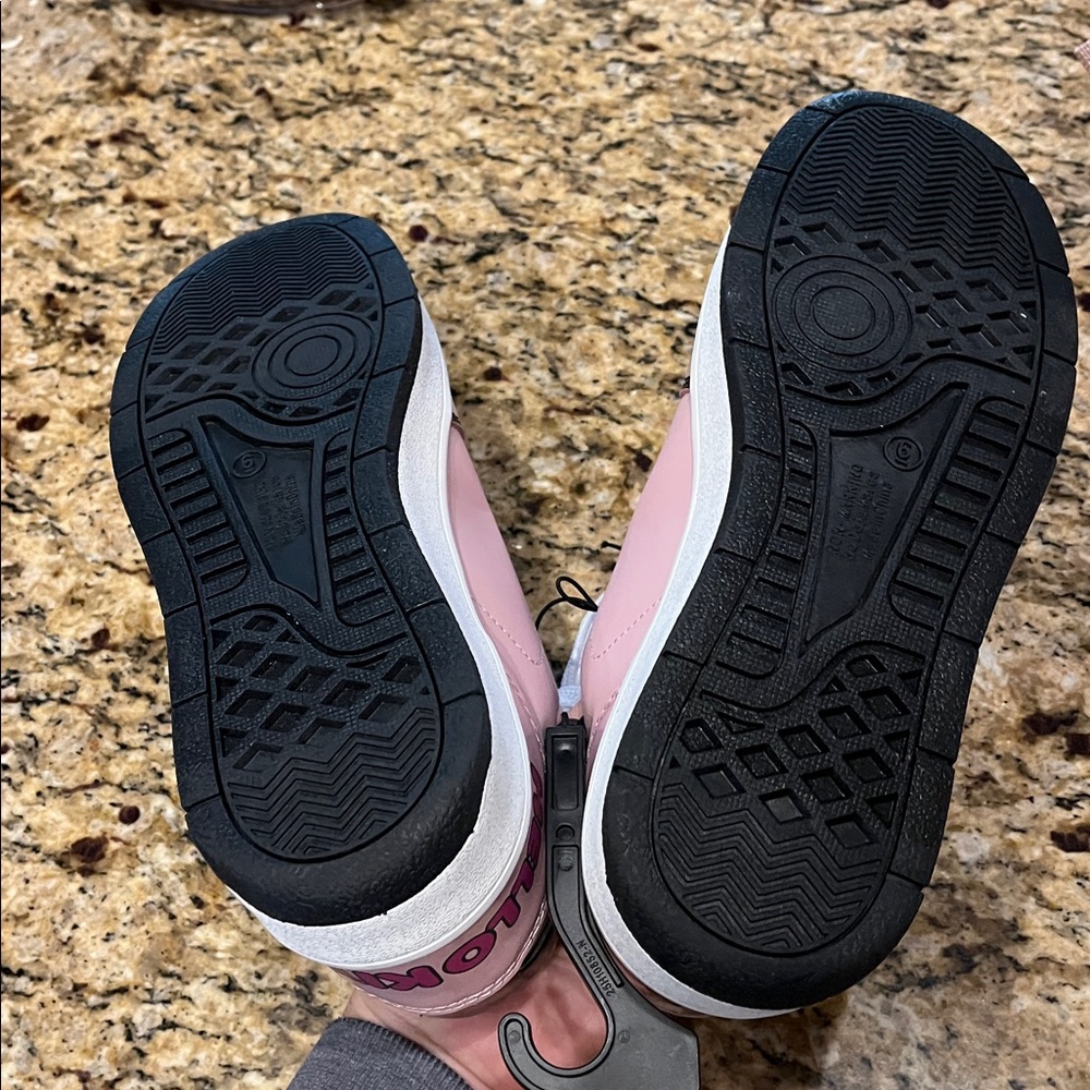 NWT Hello Kitty Shoes Size 6 Black, Pink, White Lace Up Low Top Sneakers - Picture 6 of 7